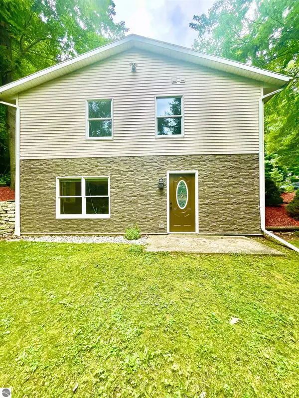 Lake Isabella, MI 48893,972 Peninsula Drive