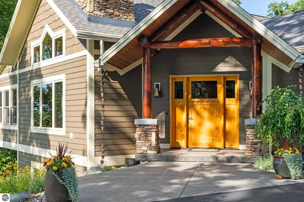 2157 S Ridge Road, Lake Leelanau, MI 49653