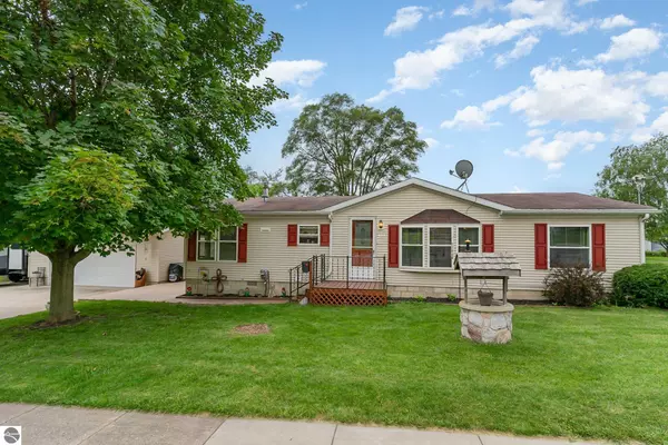 425 College Place, St Louis, MI 48880