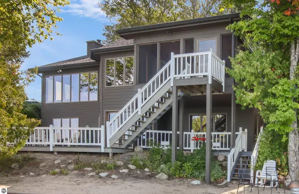 644 S Stony Point Road, Suttons Bay, MI 49682