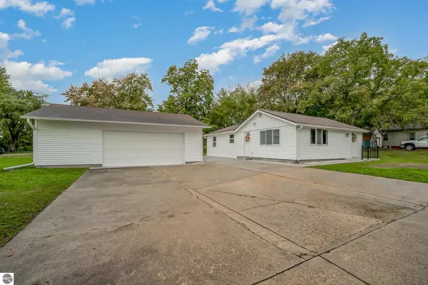 712 Wilson Blvd, St Louis, MI 48880