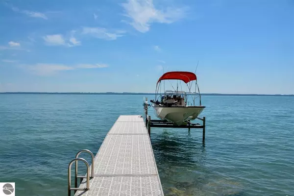 Suttons Bay, MI 49682,2795 S Lee Point Road