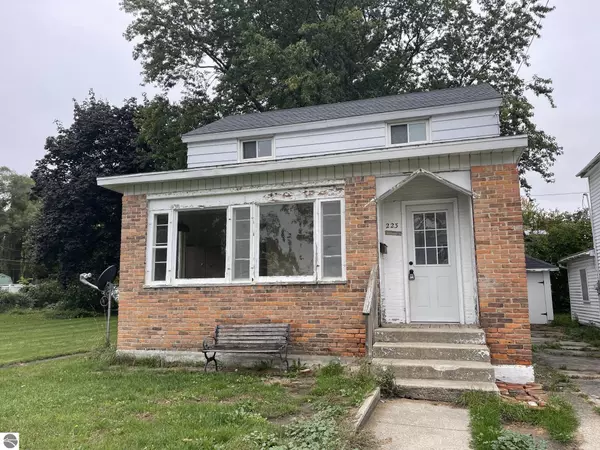 223 N Delaware Street, St Louis, MI 48880