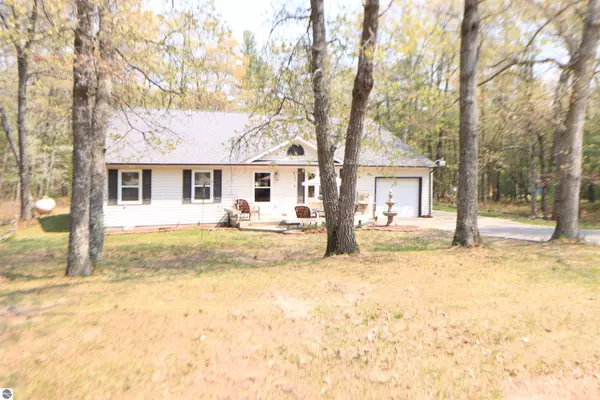 3642 Forest Road, Oscoda, MI 48750