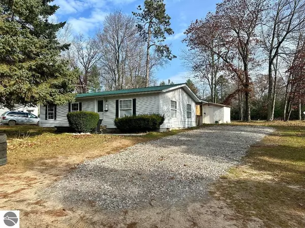 9166 Evergreen Road, Gladwin, MI 48624