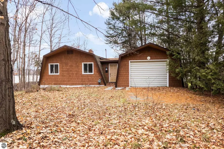 3590 S Stanley, Lake Leelanau, MI 49653