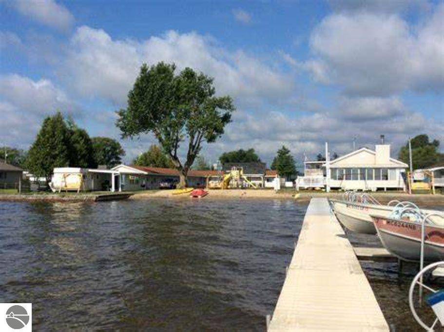 10360 West Shore Drive, Houghton Lake, MI 48629
