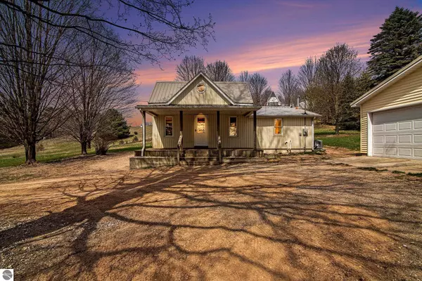 11997 Goose Road, Honor, MI 49640