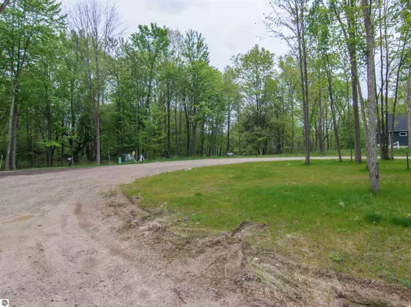 Fenton, MI 48430-9237,000-Unit 3 Ledgewood Ravine Trail