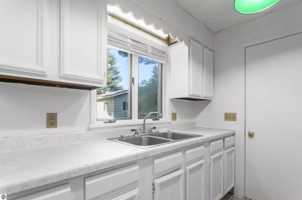 Kaleva, MI 49645,14738 Metsola Avenue