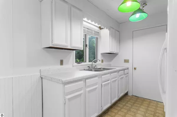 Kaleva, MI 49645,14738 Metsola Avenue