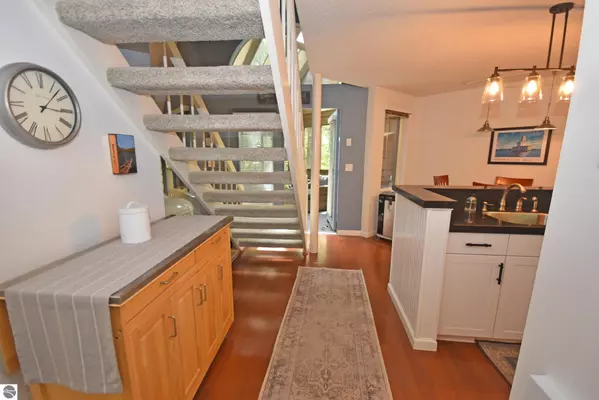 Glen Arbor, MI 49636,41 Hawks Nest