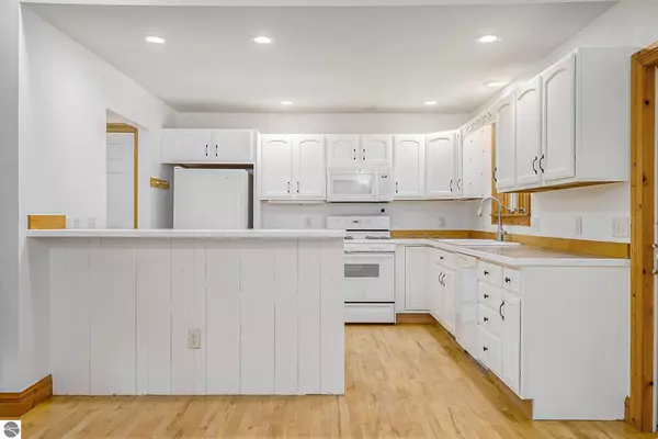 Cedar, MI 49621,8366 S Sullivan Road