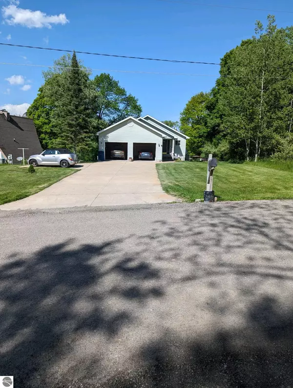 Hale, MI 48739,7584 Maggy's Bay Drive