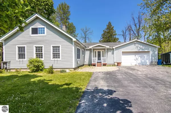 10506 Main Street, Honor, MI 49640