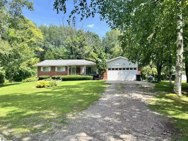 450 N Bay-Mid County Line Road, Midland, MI 48642