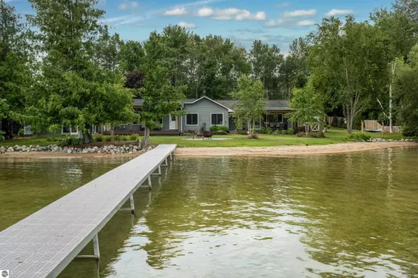 6854 Gorham Beach Lane,  Bellaire,  MI 49615