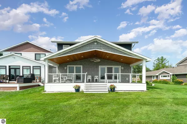 5734 Lake Shore Drive, Weidman, MI 48893