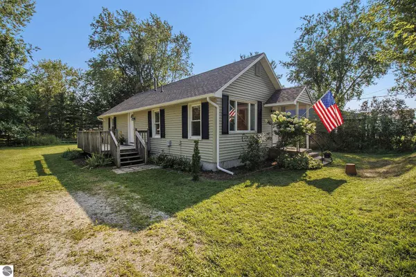 Onekama, MI 49675,5557 8 Mile Road