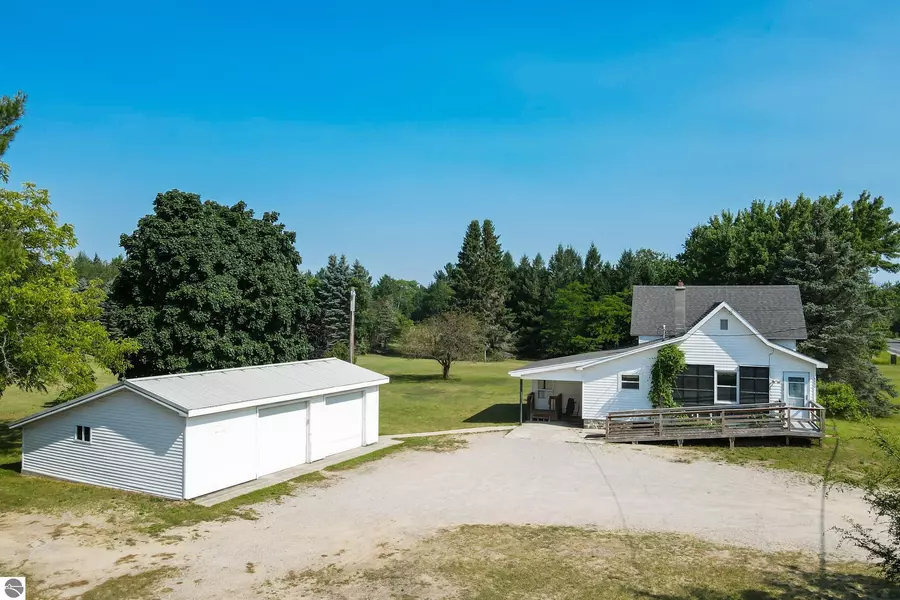 6480 Garfield Road, S, Kingsley, MI 49649