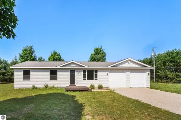 8276 Barney Road, Traverse City, MI 49684