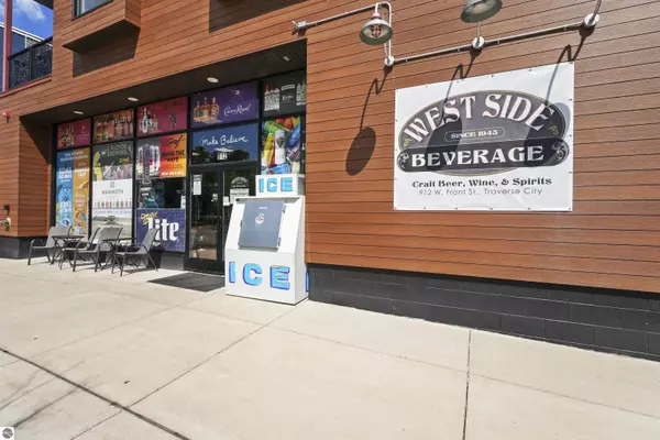 912 W Front Street UNIT 1, Traverse City, MI 49684