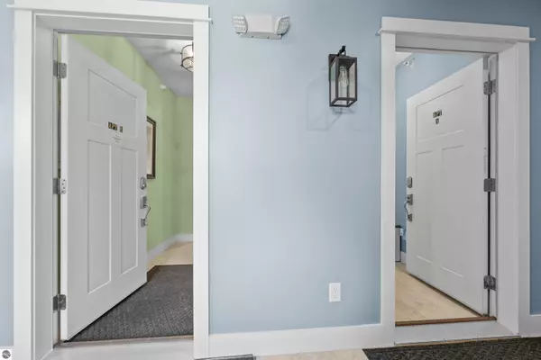 Traverse City, MI 49684,912 W Front Street UNIT 2