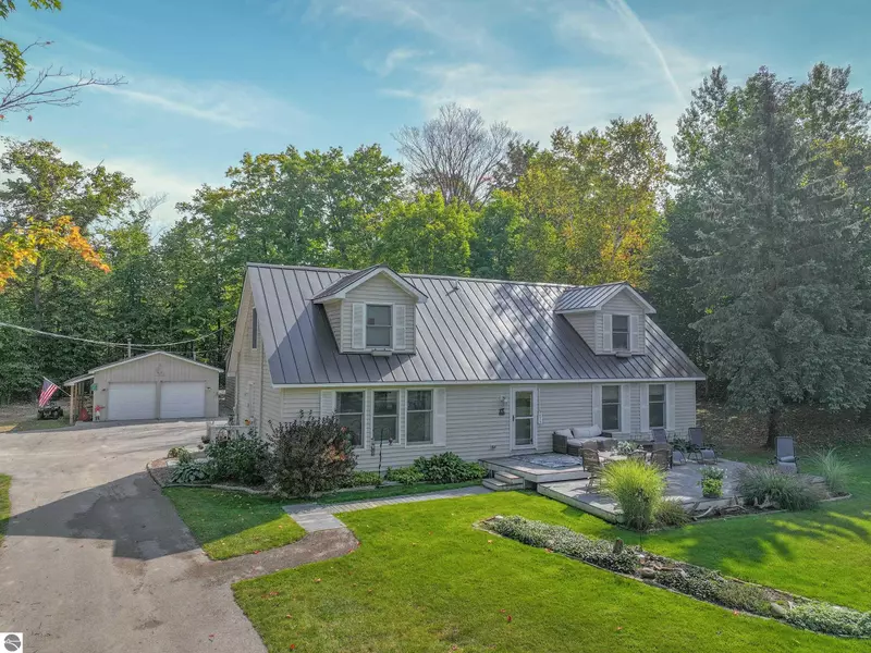 3475 S Stanley Street, Lake Leelanau, MI 49653