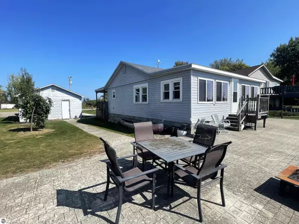 1922 S Riverside Drive, Au Gres, MI 48703