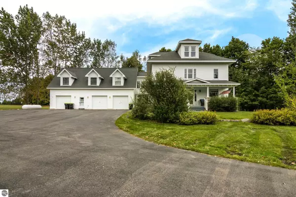 5721 Broomhead Road, Williamsburg, MI 49690