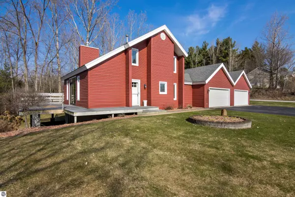 4243 Summerhill Road, Traverse City, MI 49684