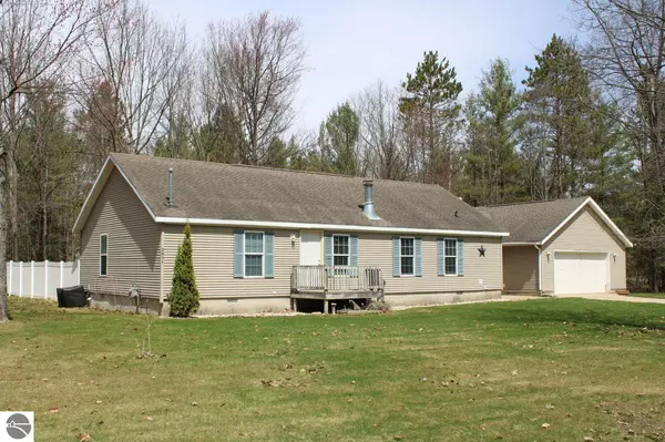 2071 NE Driftwood Lane, Kalkaska, MI 49646-7968