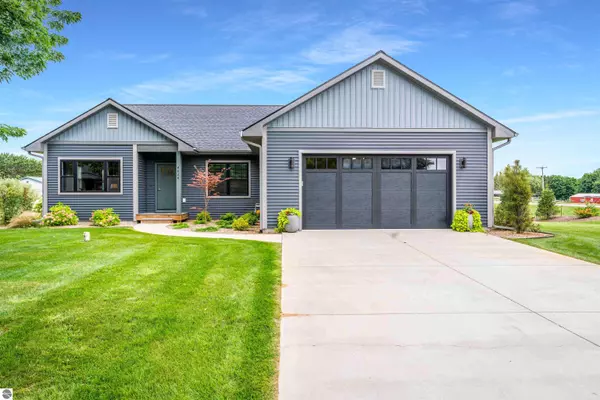 4026 Center Farm Lane, Traverse City, MI 49685