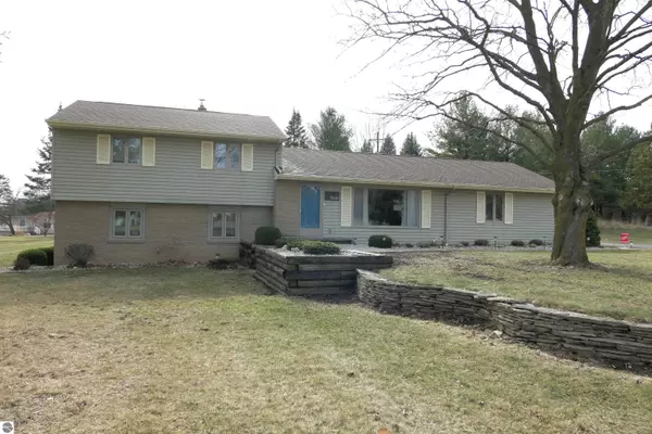 5661 Golfridge Road, Alma, MI 48801