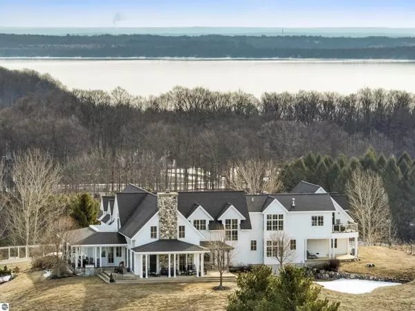 10292 E Fort Road, Suttons Bay, MI 49682