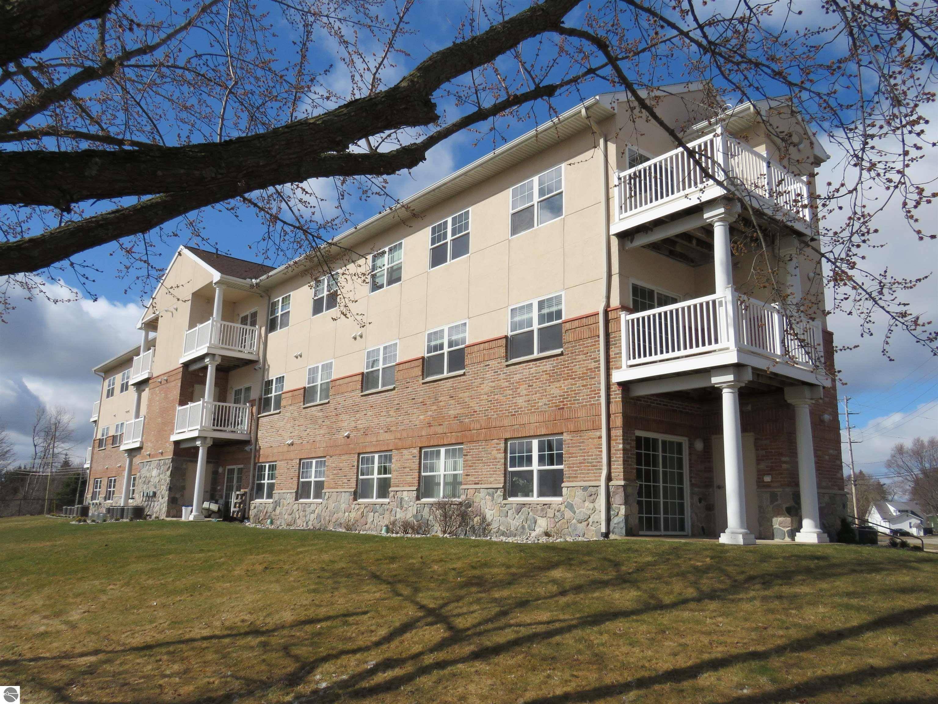 301 N Lake Street, Cadillac, MI 49601