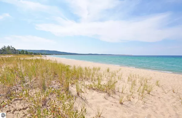 Glen Arbor, MI 49636,2 Shoreside
