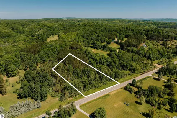 VAC LOT Lake Shore, Cedar, MI 49621