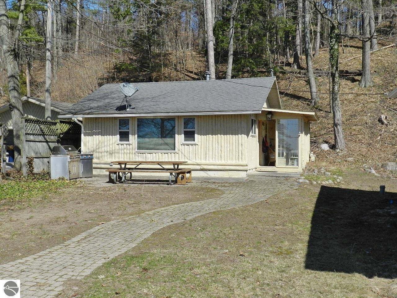 Traverse City, MI 49686,7124 Peninsula Drive