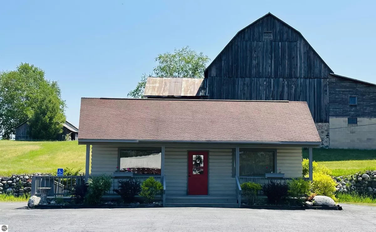 Kewadin, MI 49648,955 US-31 N