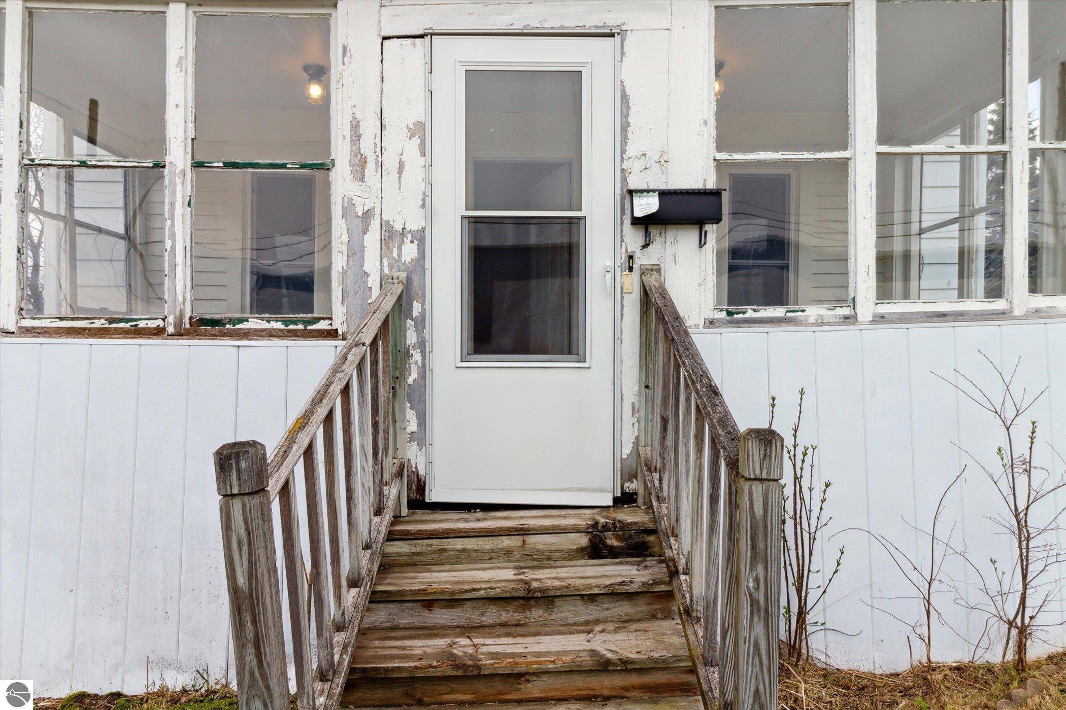 Alma, MI 48801,724 Bridge Avenue