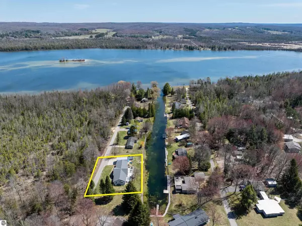 6001 N Silver Pines Drive, Bellaire, MI 49615