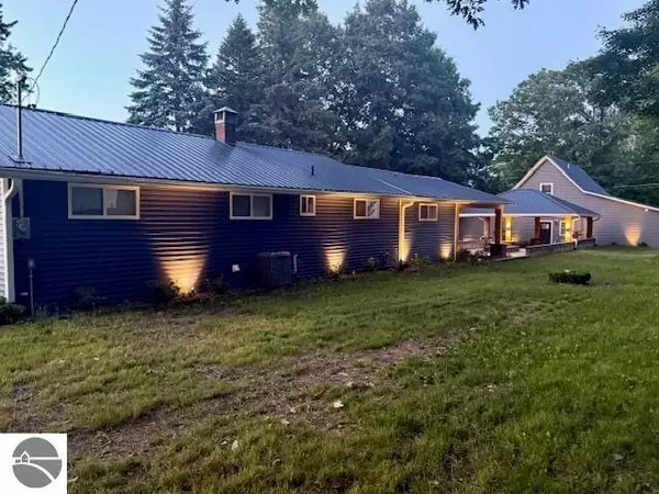 Houghton Lake, MI 48629,206 Joliet Avenue AND 119 Desoto Avenue