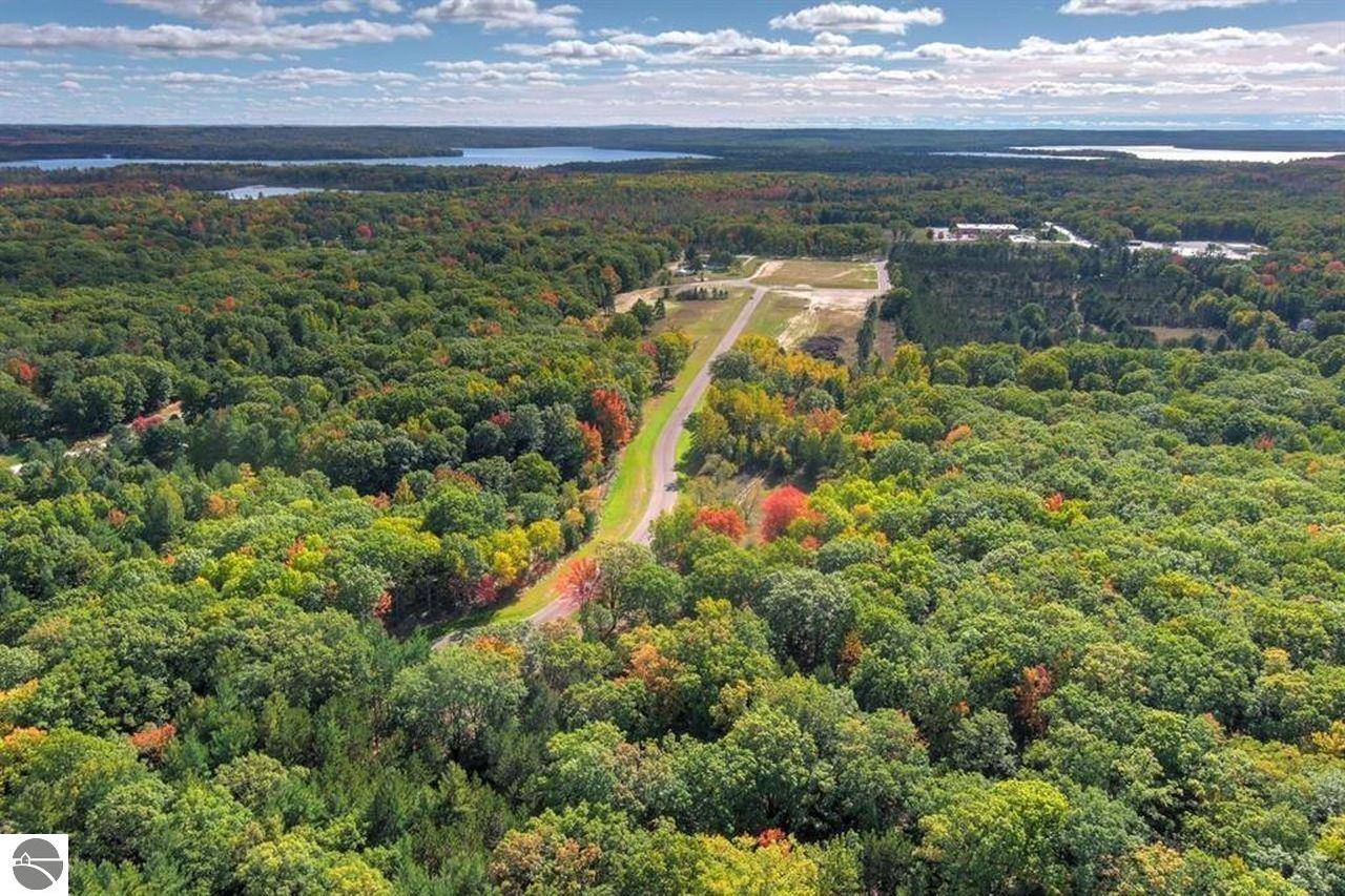 Interlochen, MI 49643,1518 Mary Lou Manor