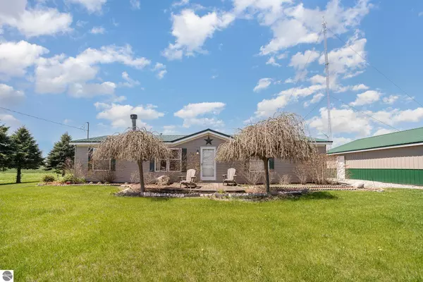 9651 N Bagley Road, St Louis, MI 48880