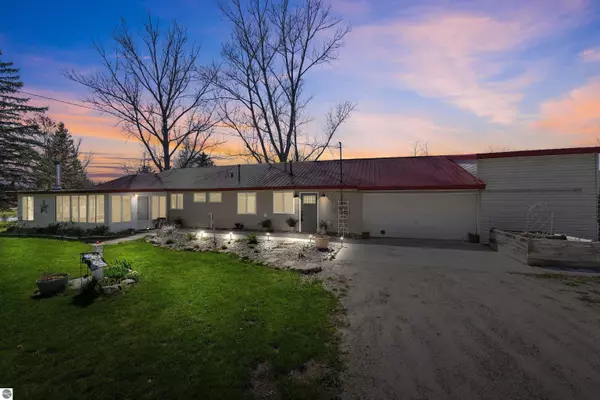 8481 E Houghton Lake Road, Merritt, MI 49667-9781