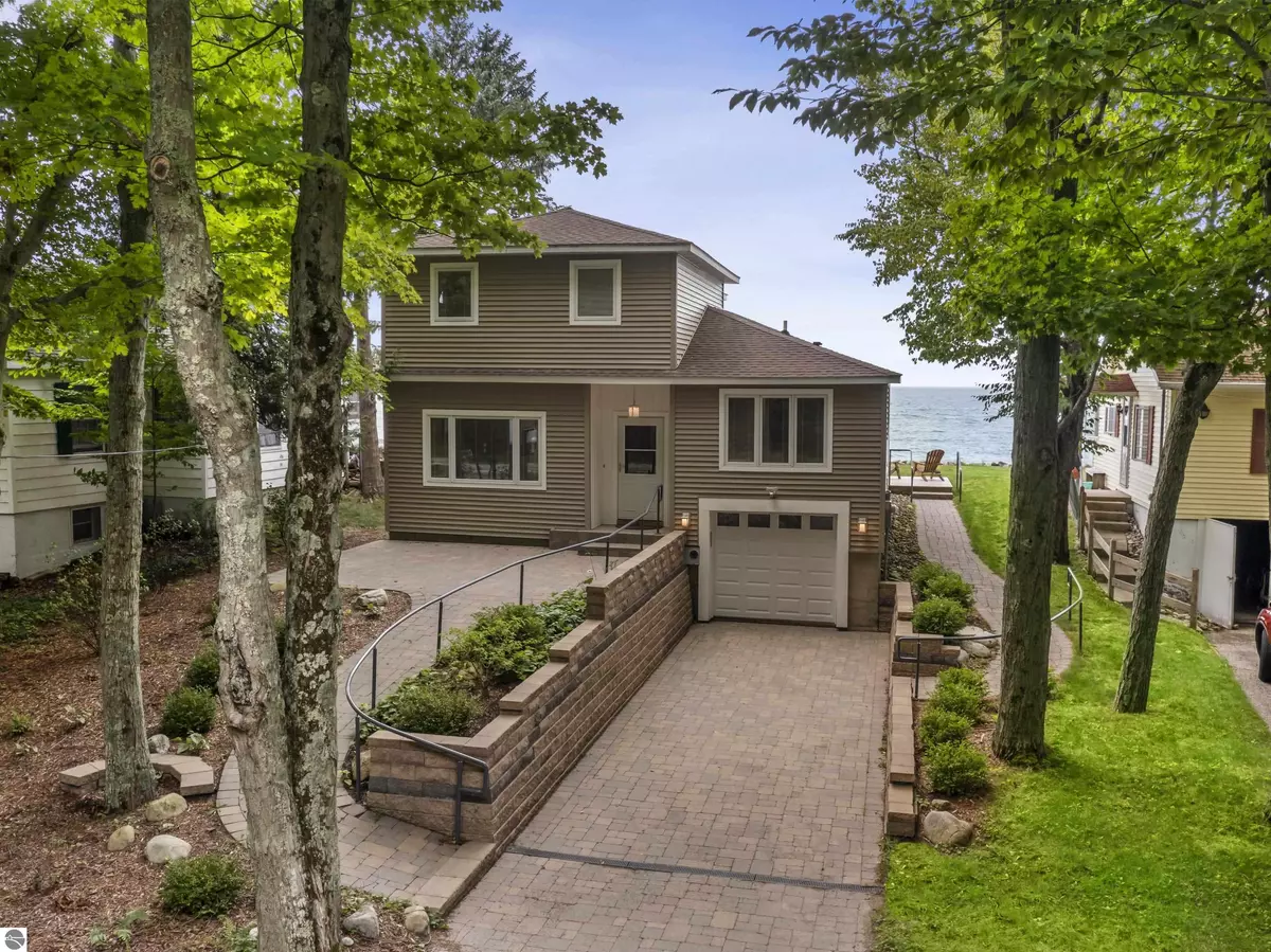 Arcadia, MI 49613,17646 S Ridgewood Drive