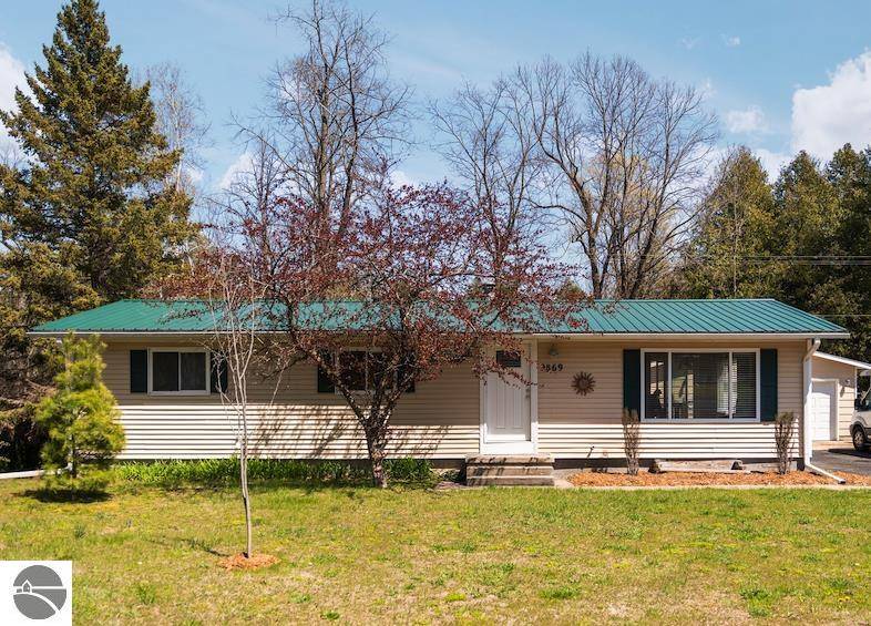 9869 E Cherry Bend Road, Traverse City, MI 49684