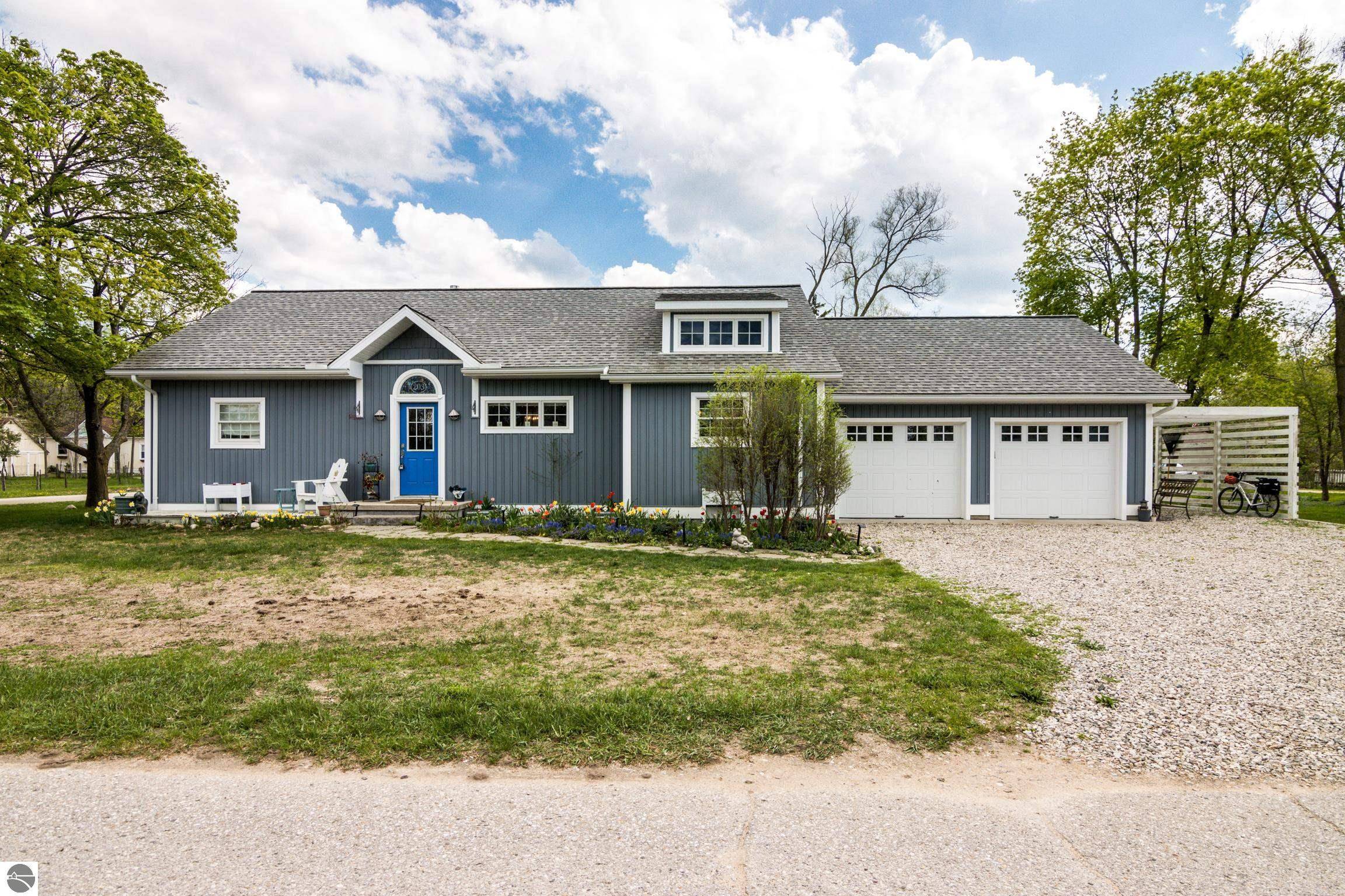 203 W 2nd Street, Elk Rapids, MI 49629