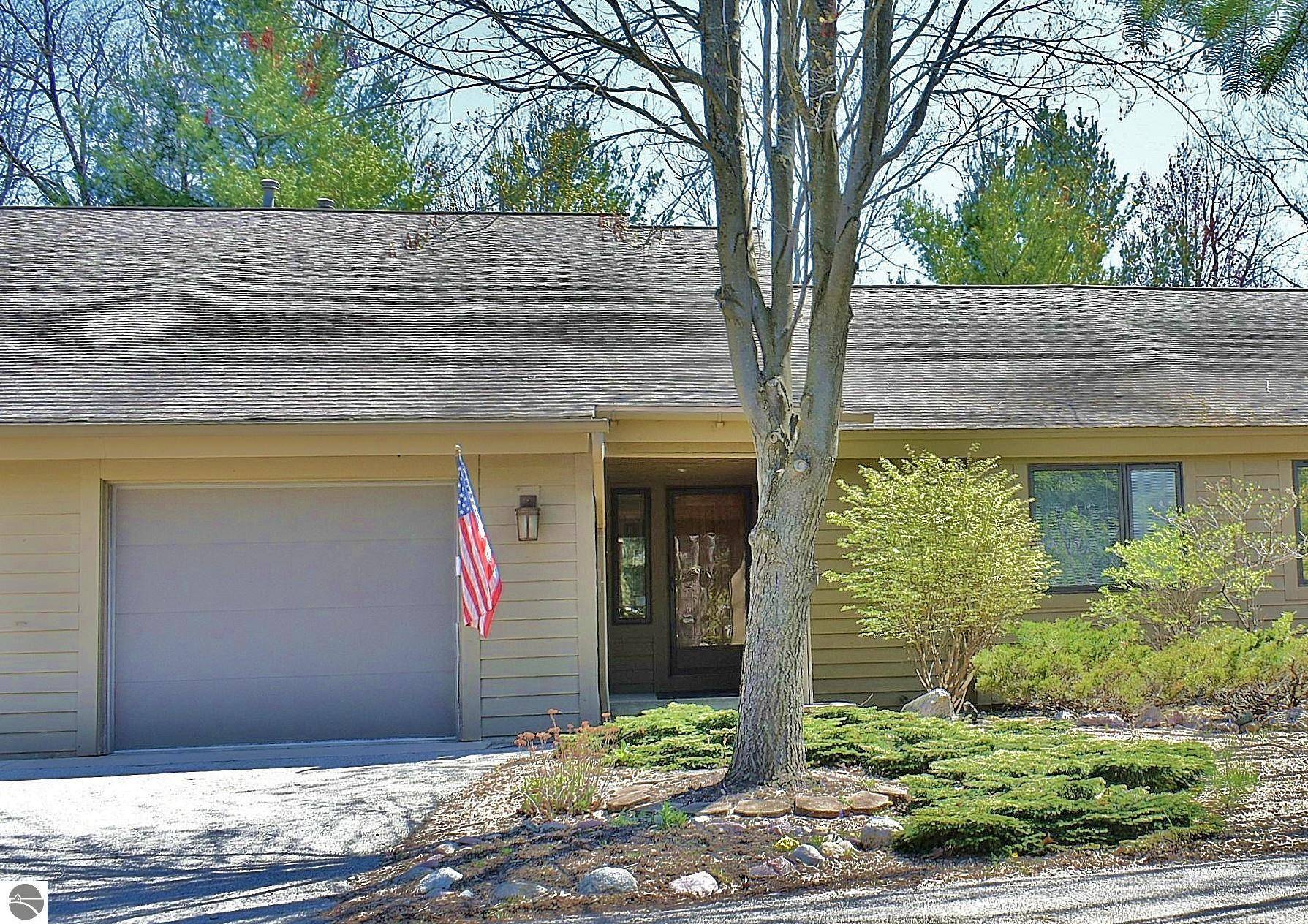 6458 Mission Ridge, Traverse City, MI 49686